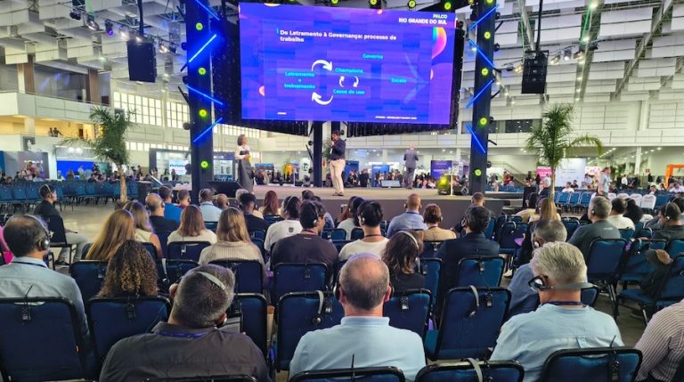 Representantes de governos de PR, SC e RS destacam compras governamentais, conexão entre universidades e empresas e mudança cultural